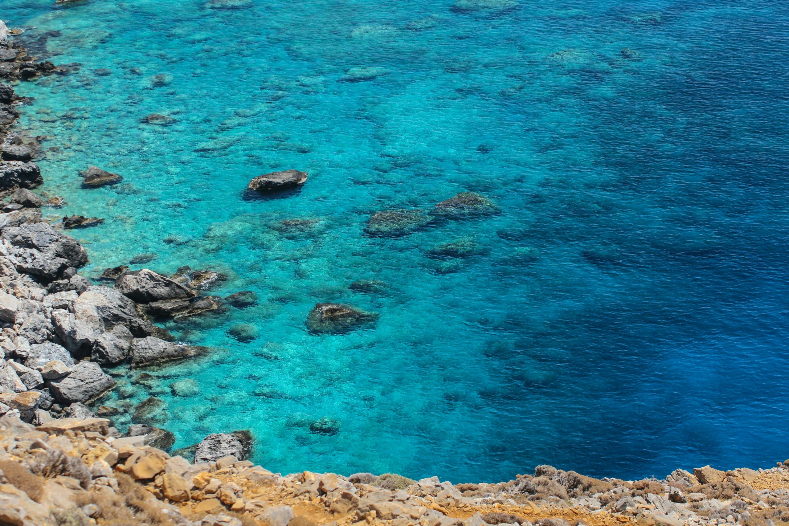 Foto Von Rocky Shore Während Des Tages